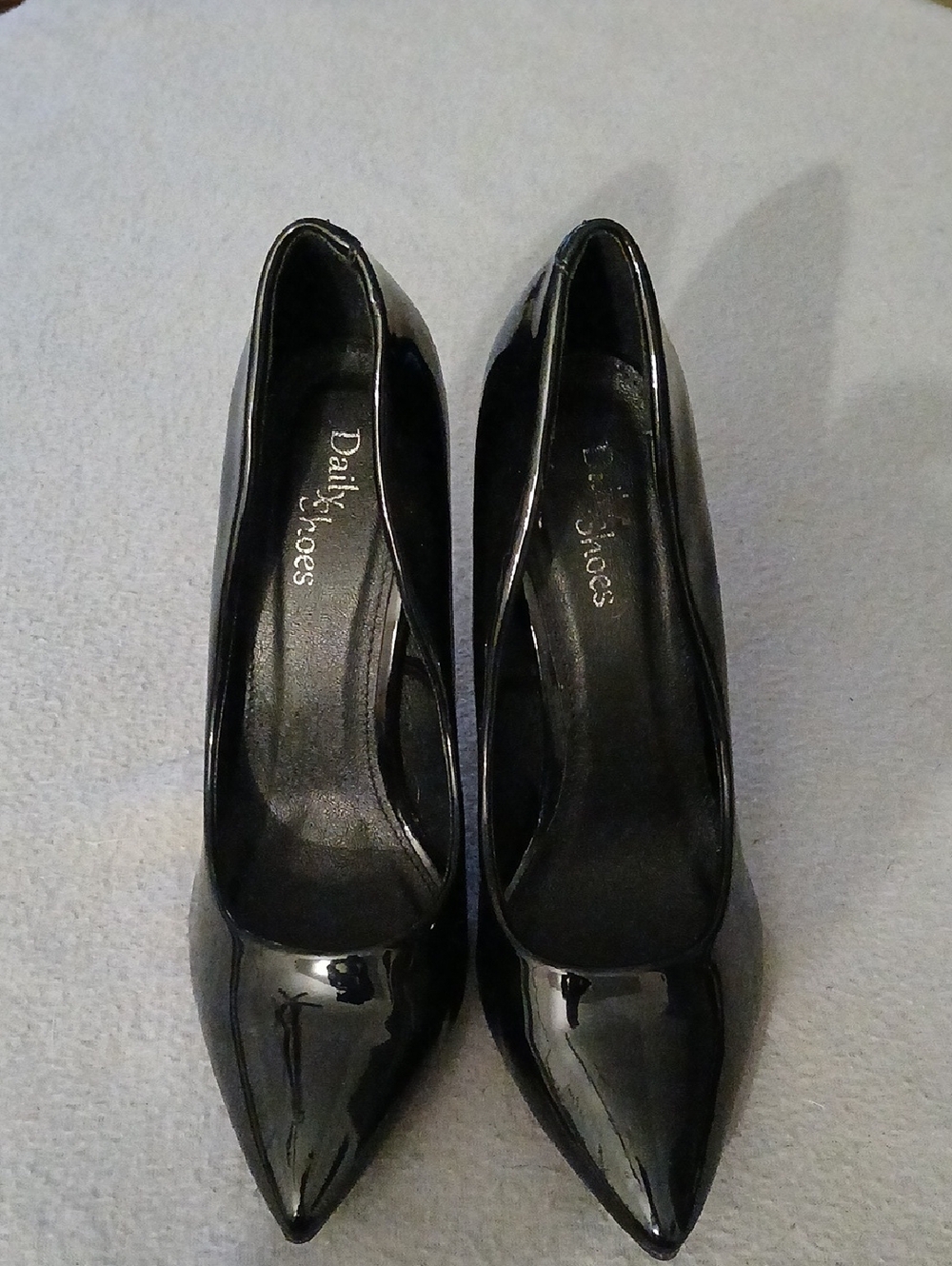Black Patent Pointed-Toe Pumps